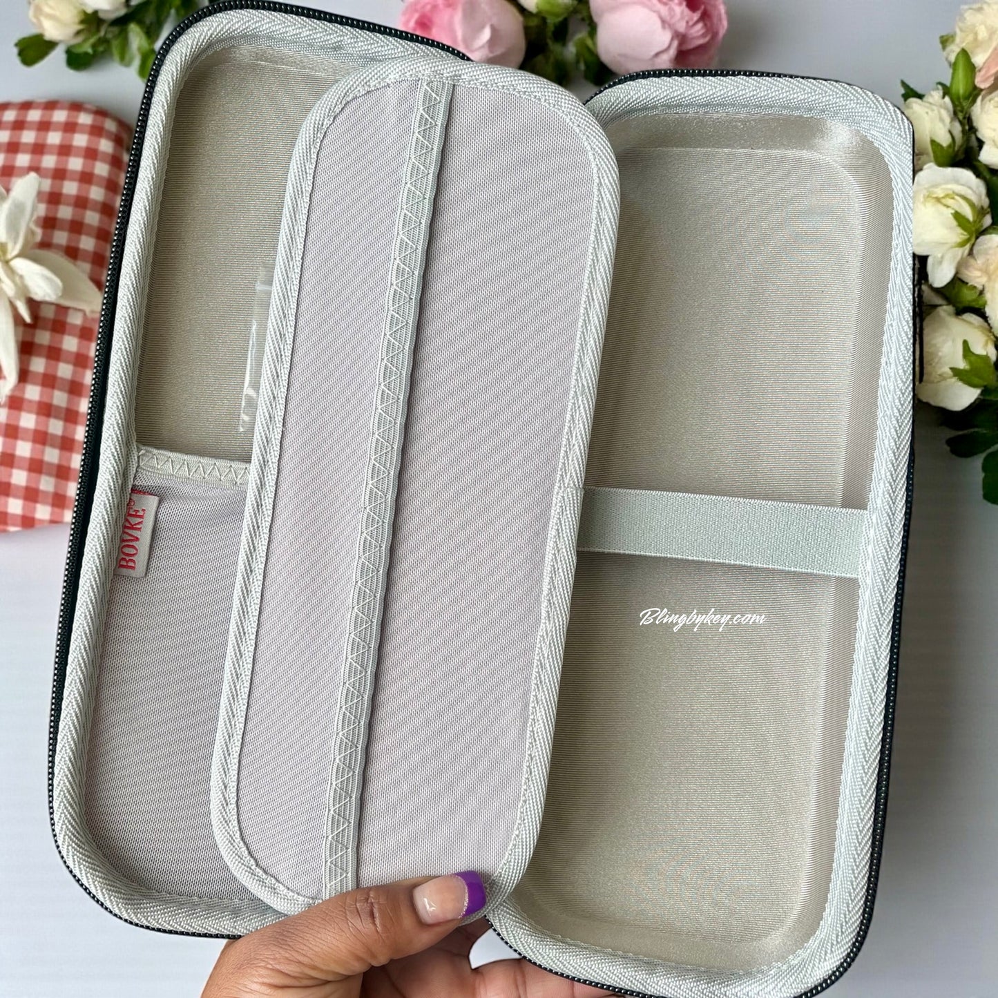 (Inner Stethoscope Case) Extra Storage Space – room for accessories and supplies
🎁 Ideal for nurses, graduates, and healthcare professionals who want function with elevated style.