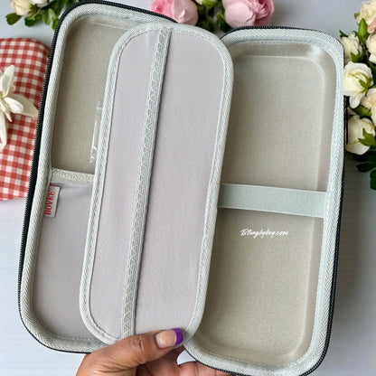 (Inner Stethoscope Case) Extra Storage Space – room for accessories and supplies
🎁 Ideal for nurses, graduates, and healthcare professionals who want function with elevated style.